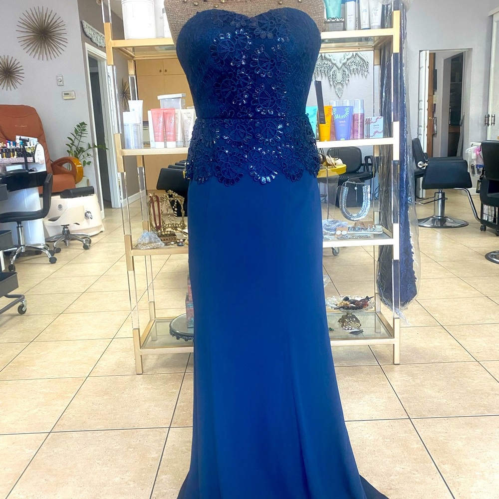Brand new and never worn Aiden Mattox evening dress.